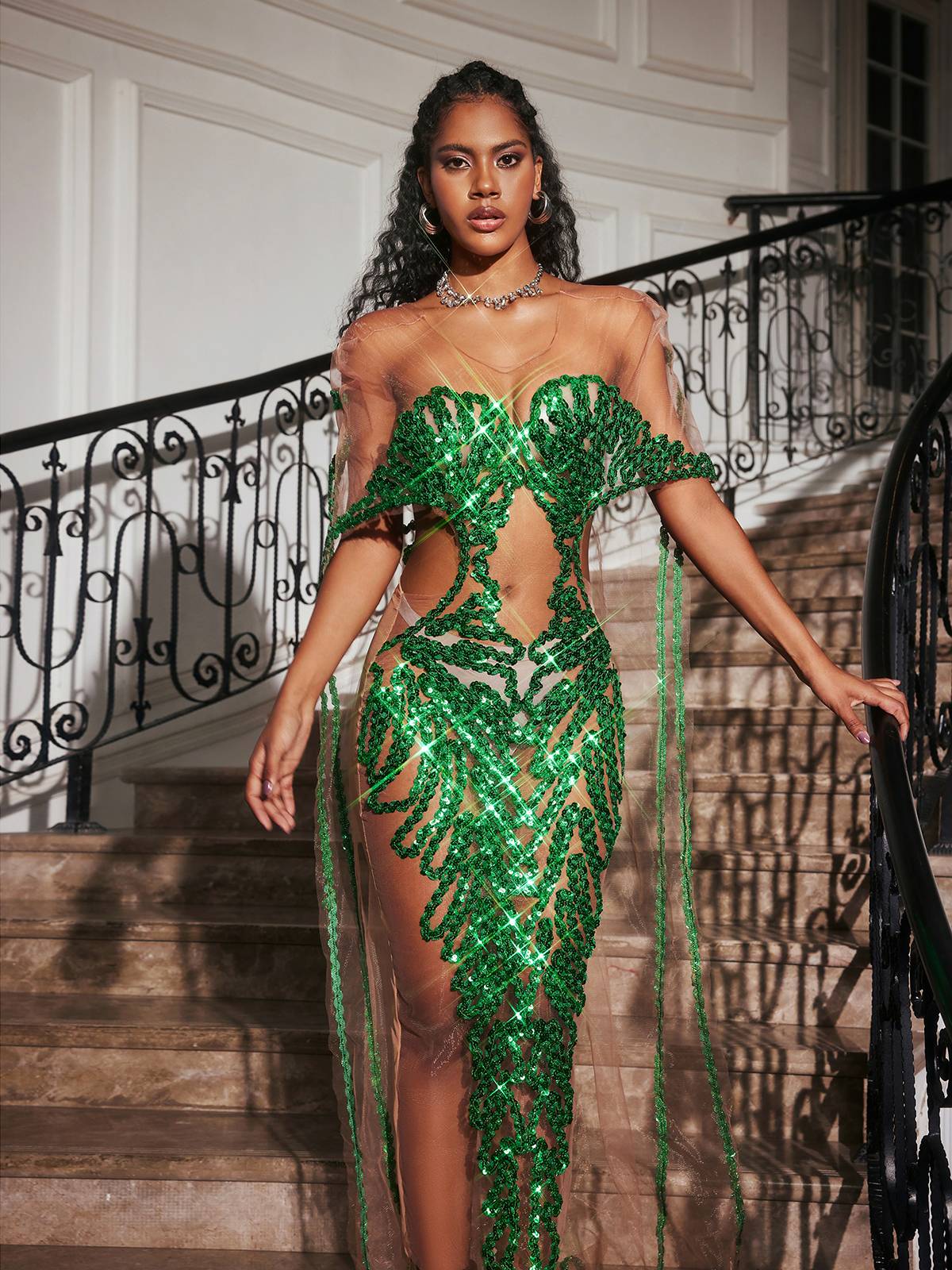 Blondene Kesim Dekolteli Payetli Maxi Elbise