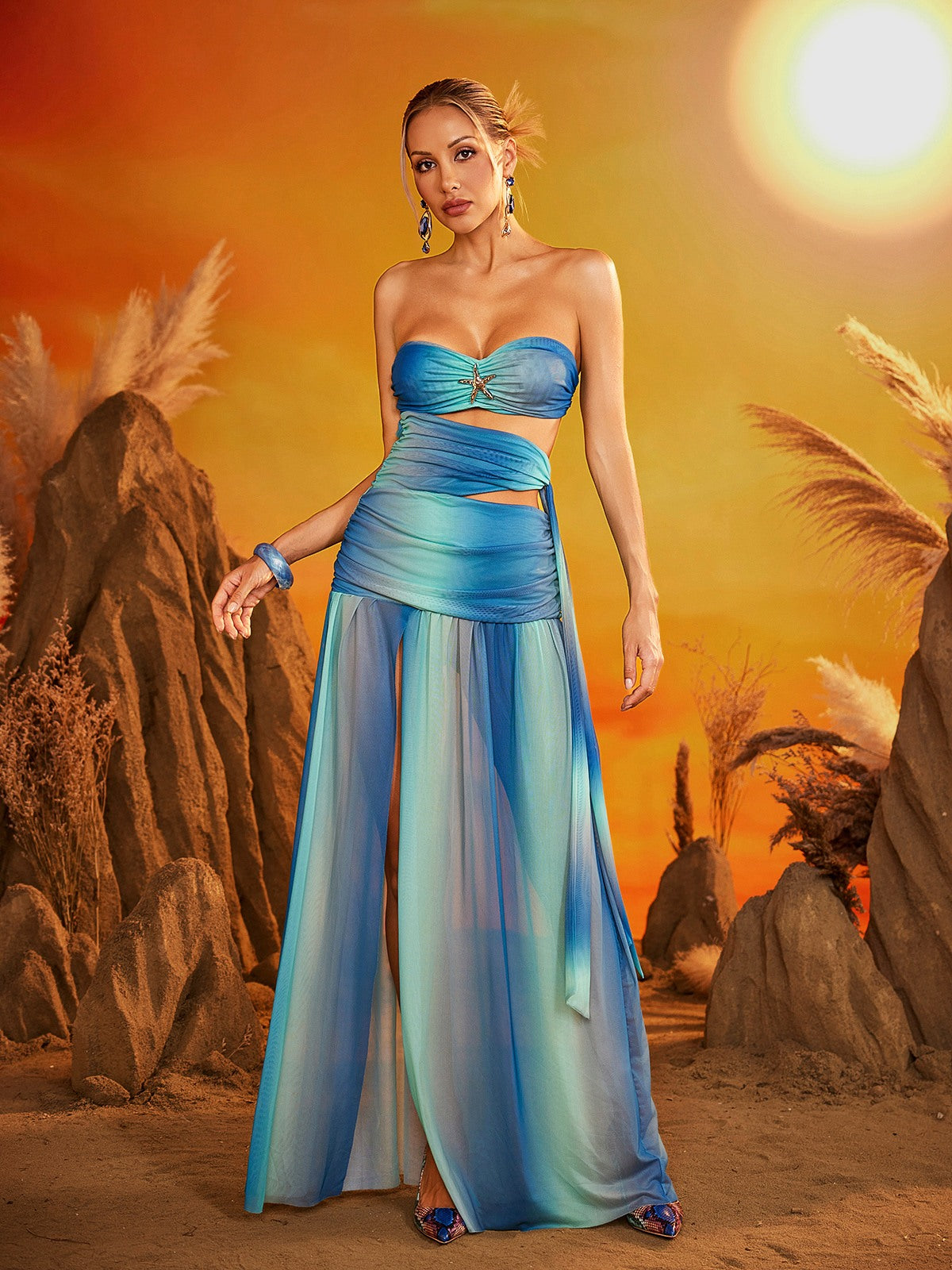 Gryxan Straplez Fırfırlı Yırtmaçlı Maxi Elbise