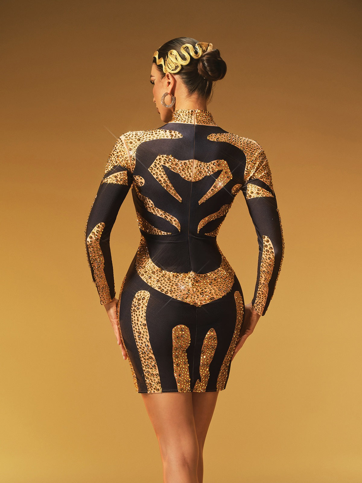 Jaelira Yüksek Yaka Rhinestone Mini Elbise