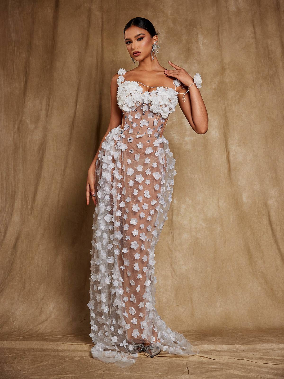 Oksana Spaghetti Çiçek Korsaj Maxi Elbise Beyaz