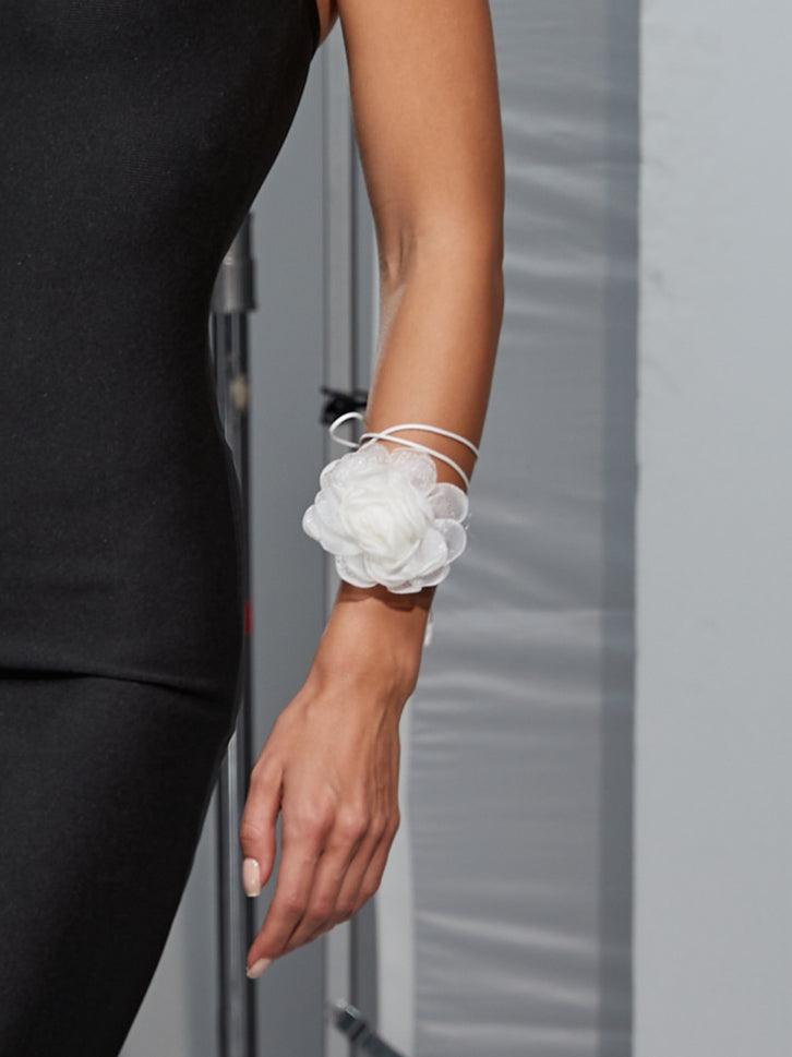 Rosie Beyaz Çiçek File Choker