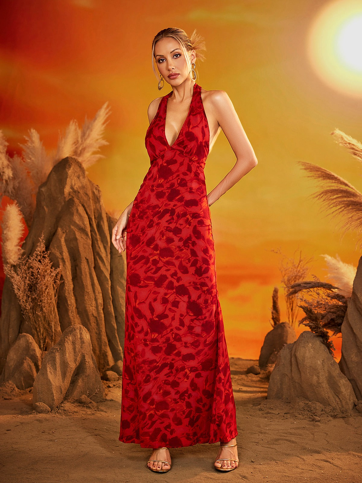 Shemeka Halter Yaka Çiçekli Maxi Elbise