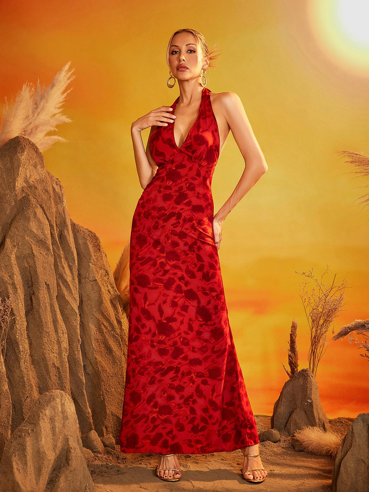 Shemeka Halter Yaka Çiçekli Maxi Elbise