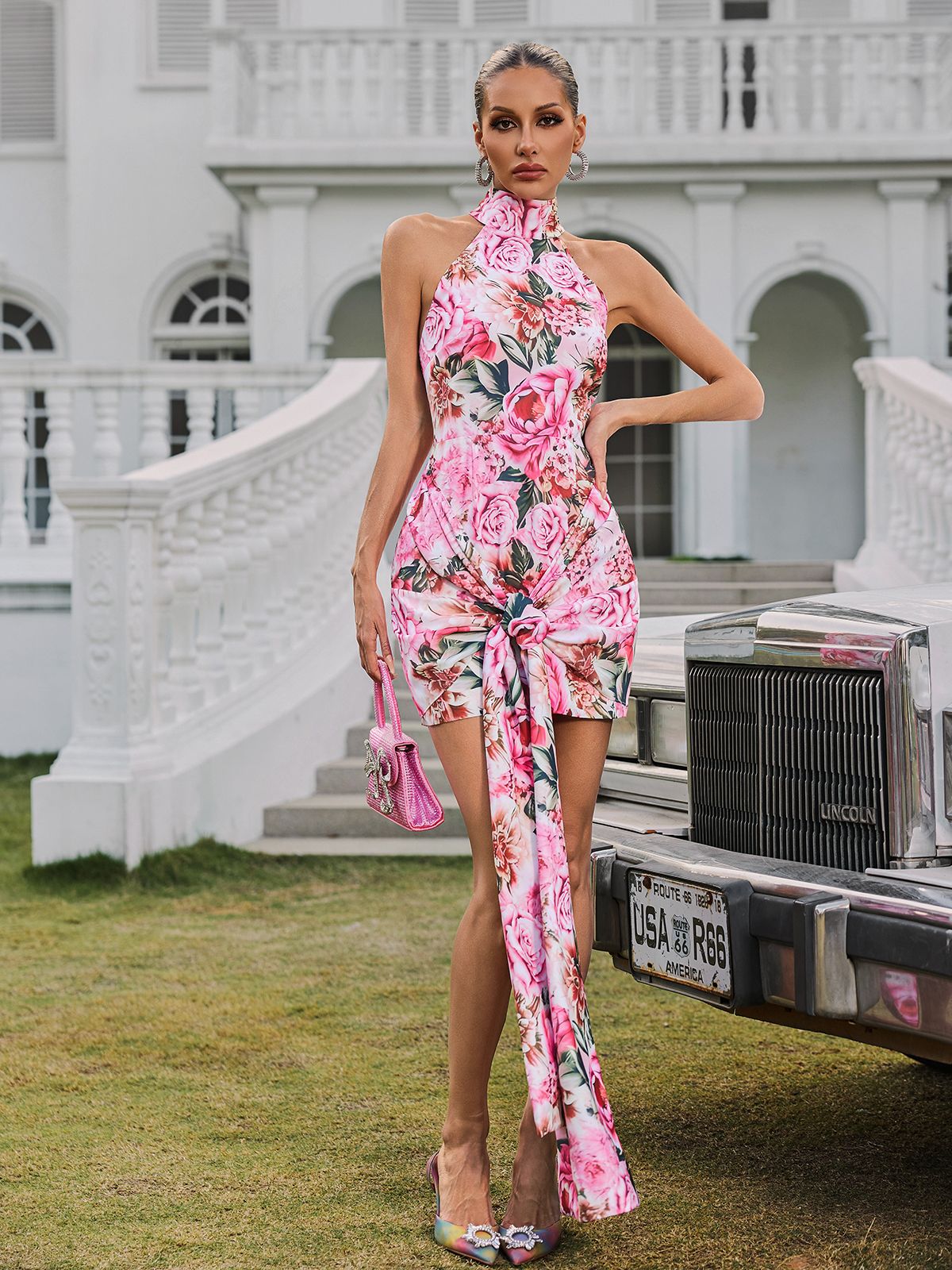 Wyvanna Halter Yaka Çiçekli Kısa Elbise