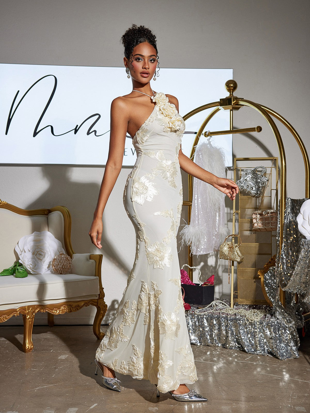 Aedin Halter Yaka Çiçekli Maxi Elbise