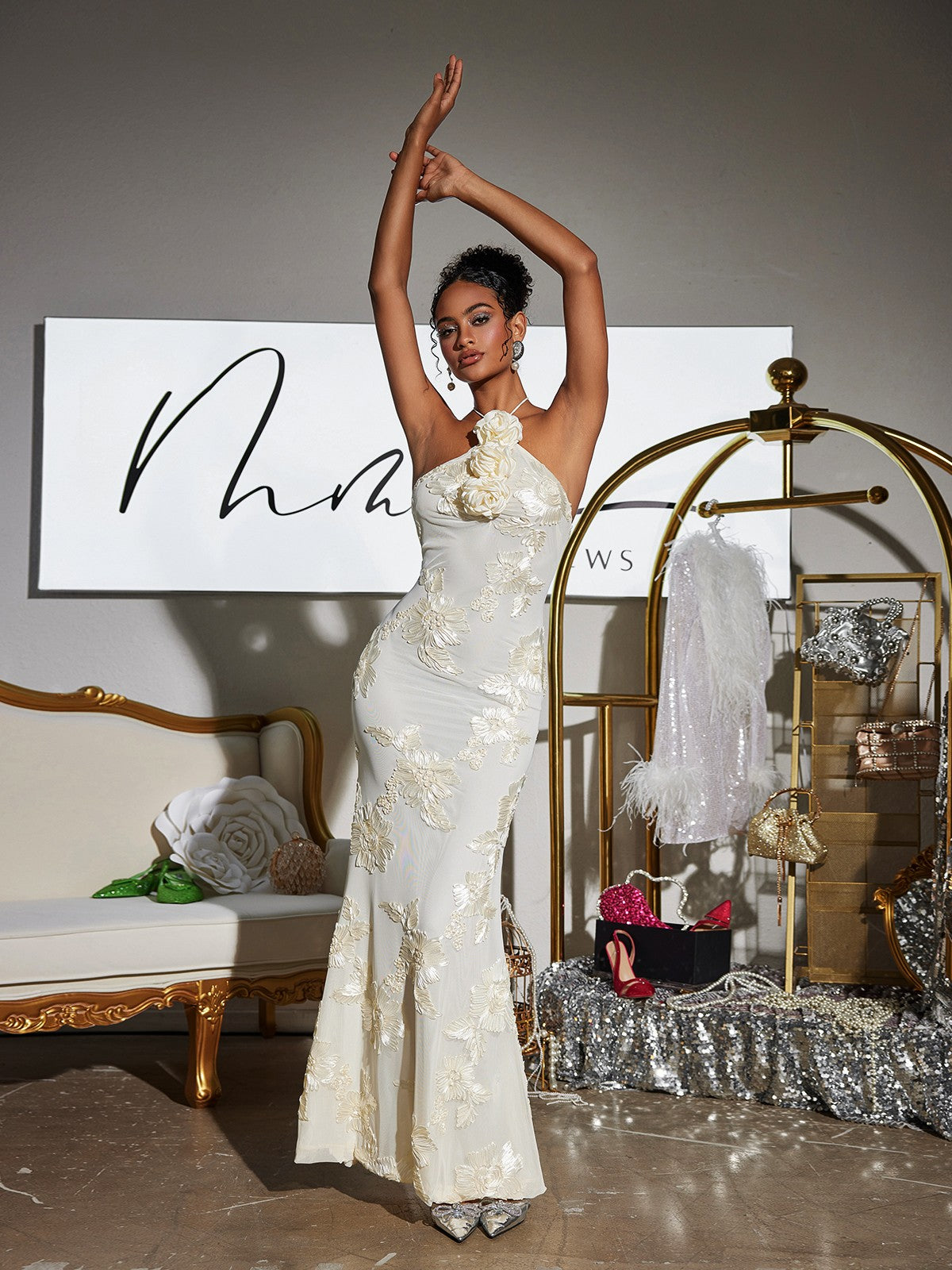 Aedin Halter Yaka Çiçekli Maxi Elbise