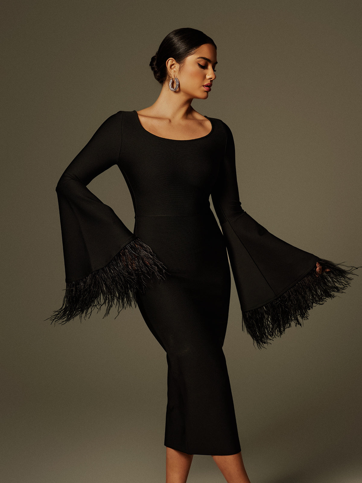 Ailyn Yuvarlak Yaka Tüy Bandaj Midi Elbise