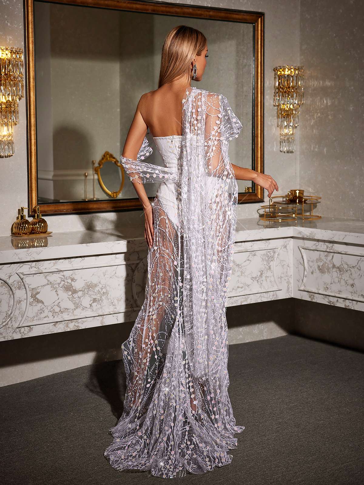 Bailee Yırtmaçlı Payetli Maxi Elbise Beyaz