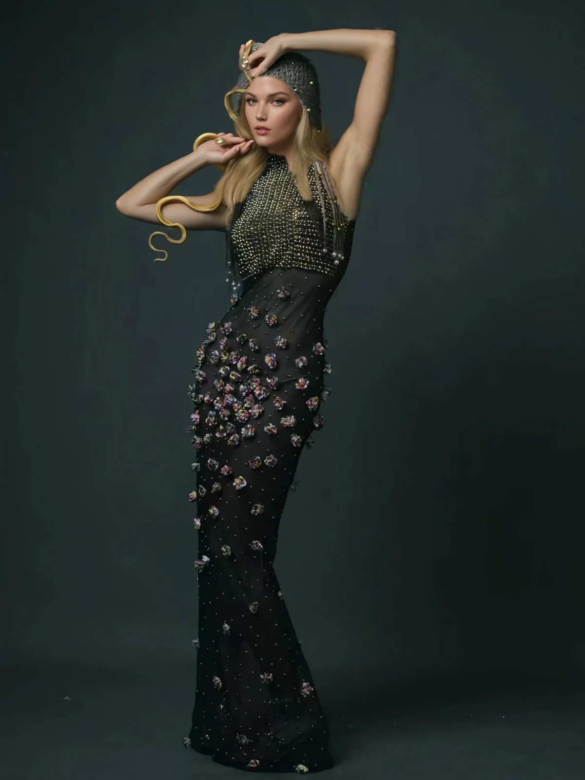 Bina Yüksek Yaka Süslemeli Maxi Elbise