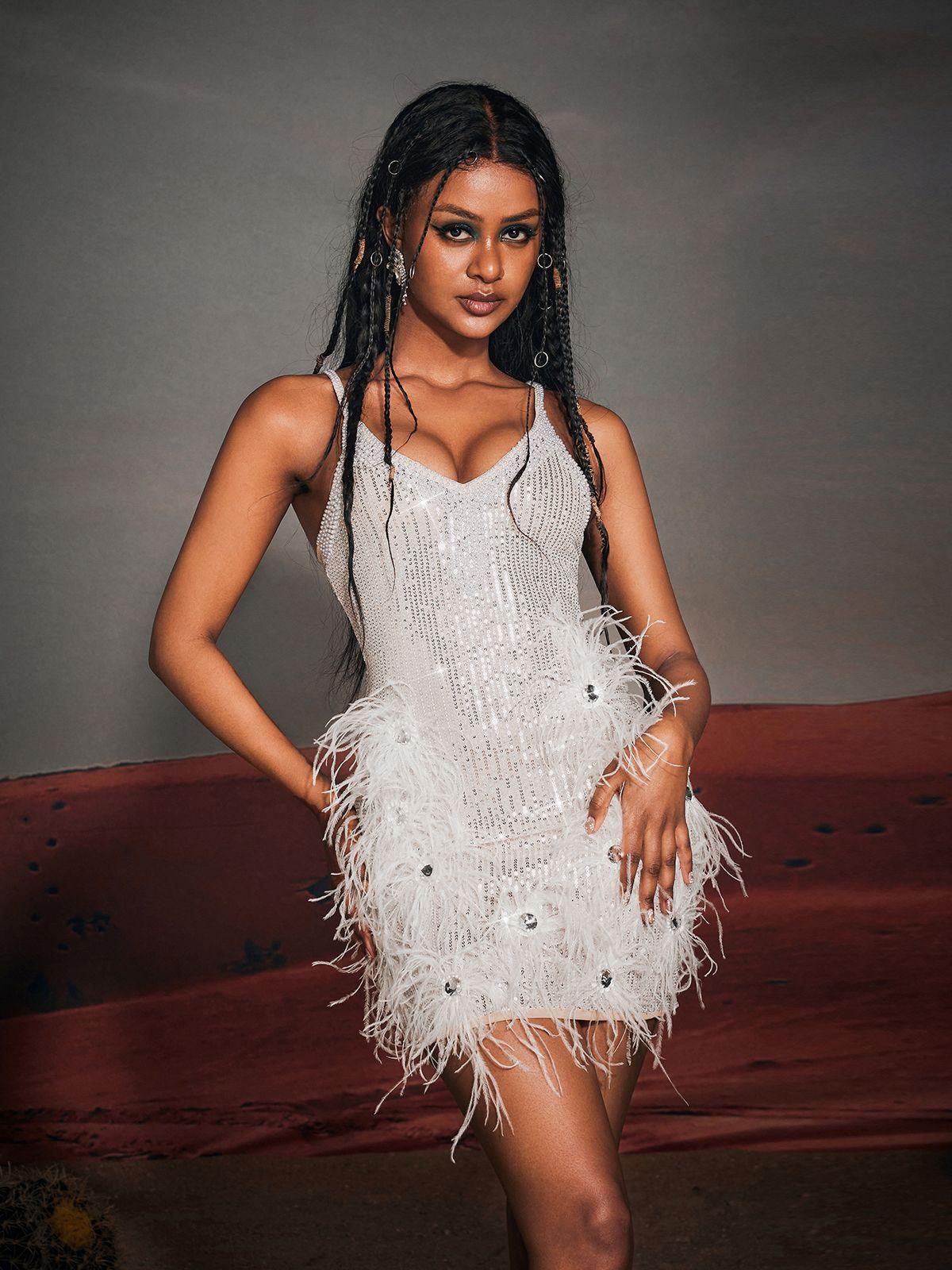 Bronte İncili Pul Payet Tüy Mini Elbise