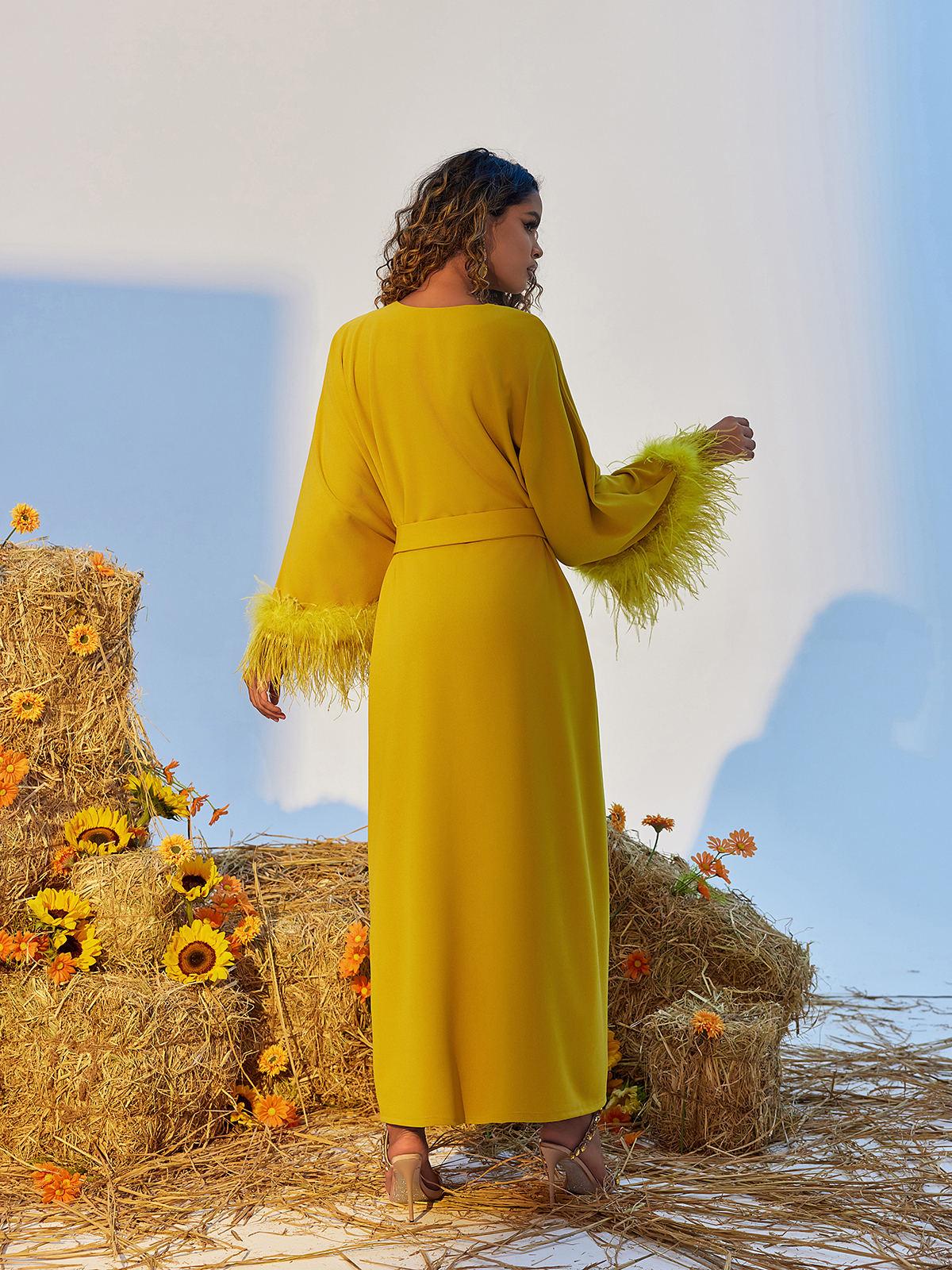 Ceridwen V Yaka Tüy Kenarlı Yırtmaçlı Maxi Elbise