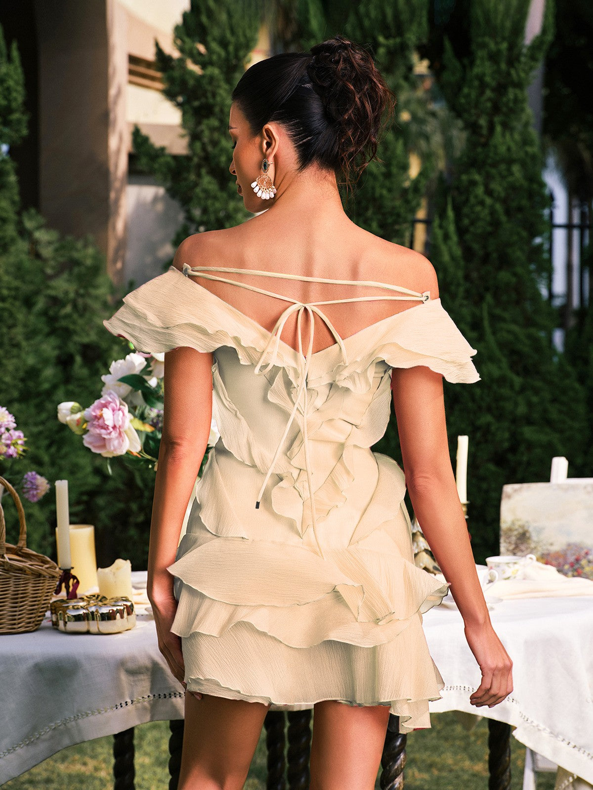 Dabney V Yaka Ruffle Mini Elbise Şampanya