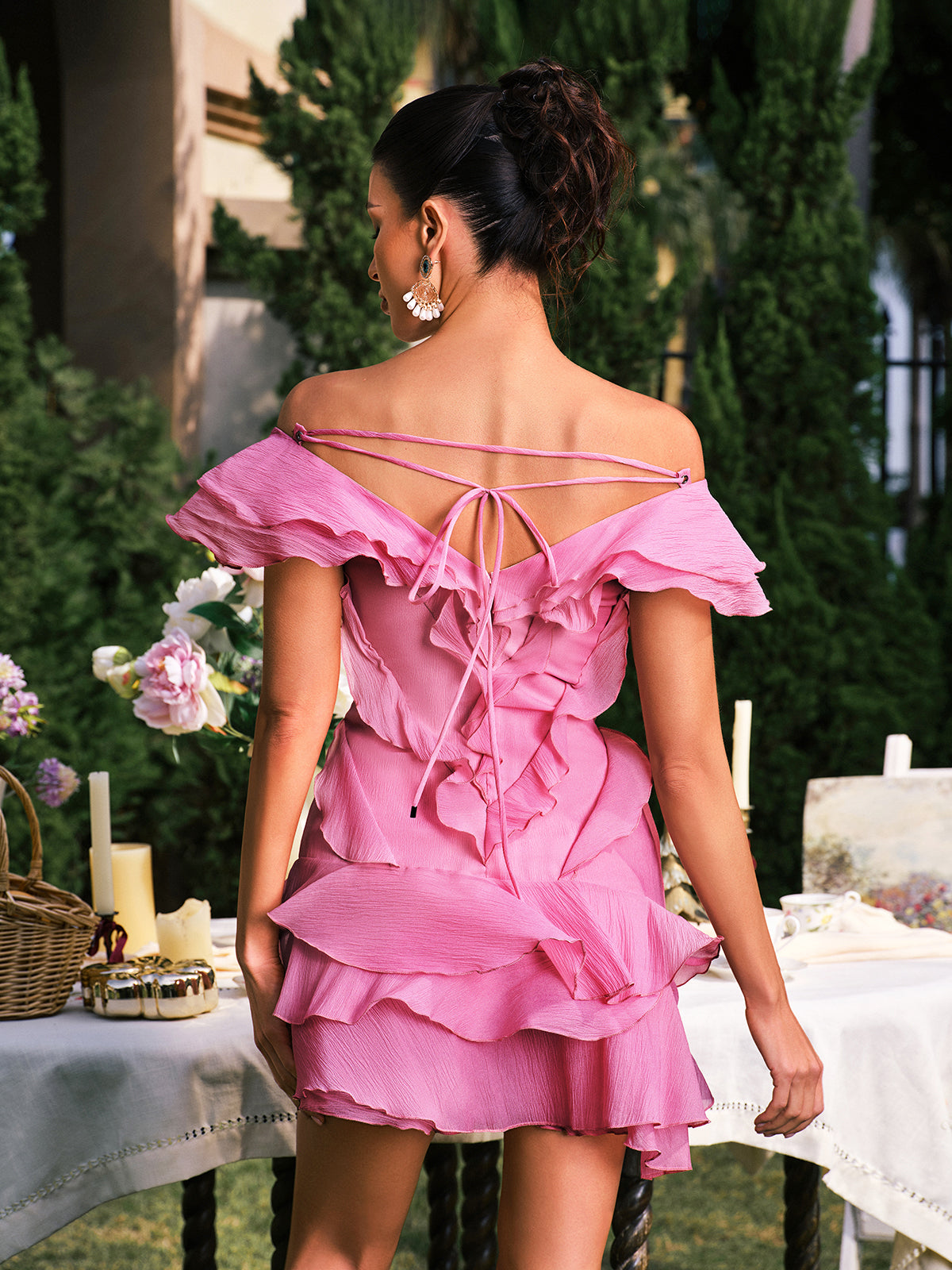 Dabney V Yaka Volanlı Mini Elbise Pembe