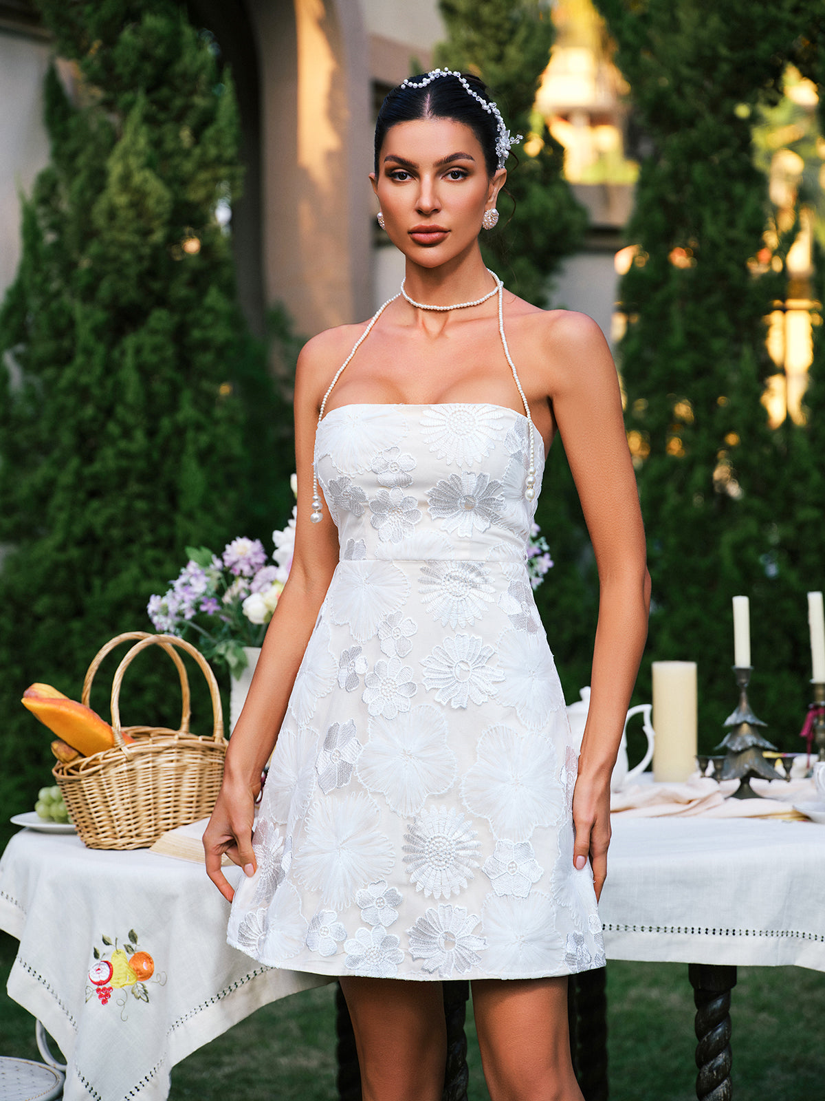 Efharis Askısız Çiçek Nakışlı Mini Elbise