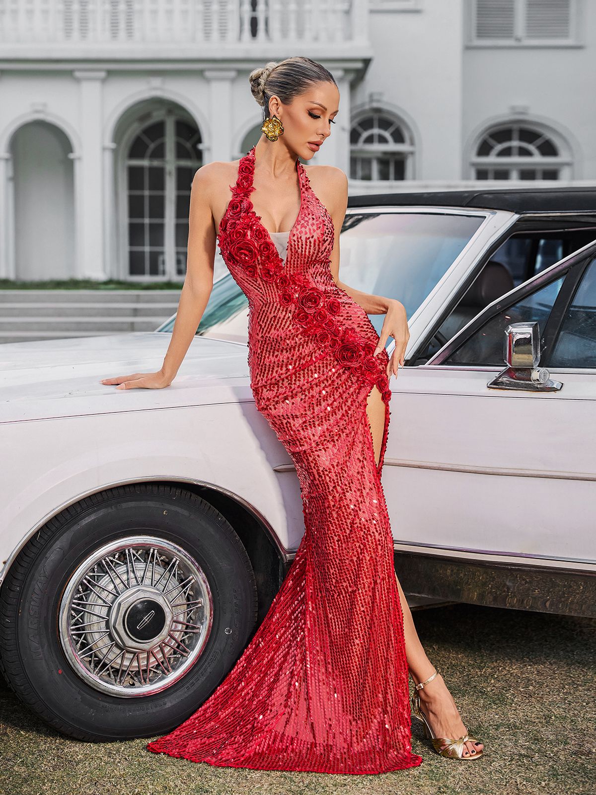 Evorine Halter Yaka Süslemeli Çiçek Yırtmaçlı Maxi Elbise