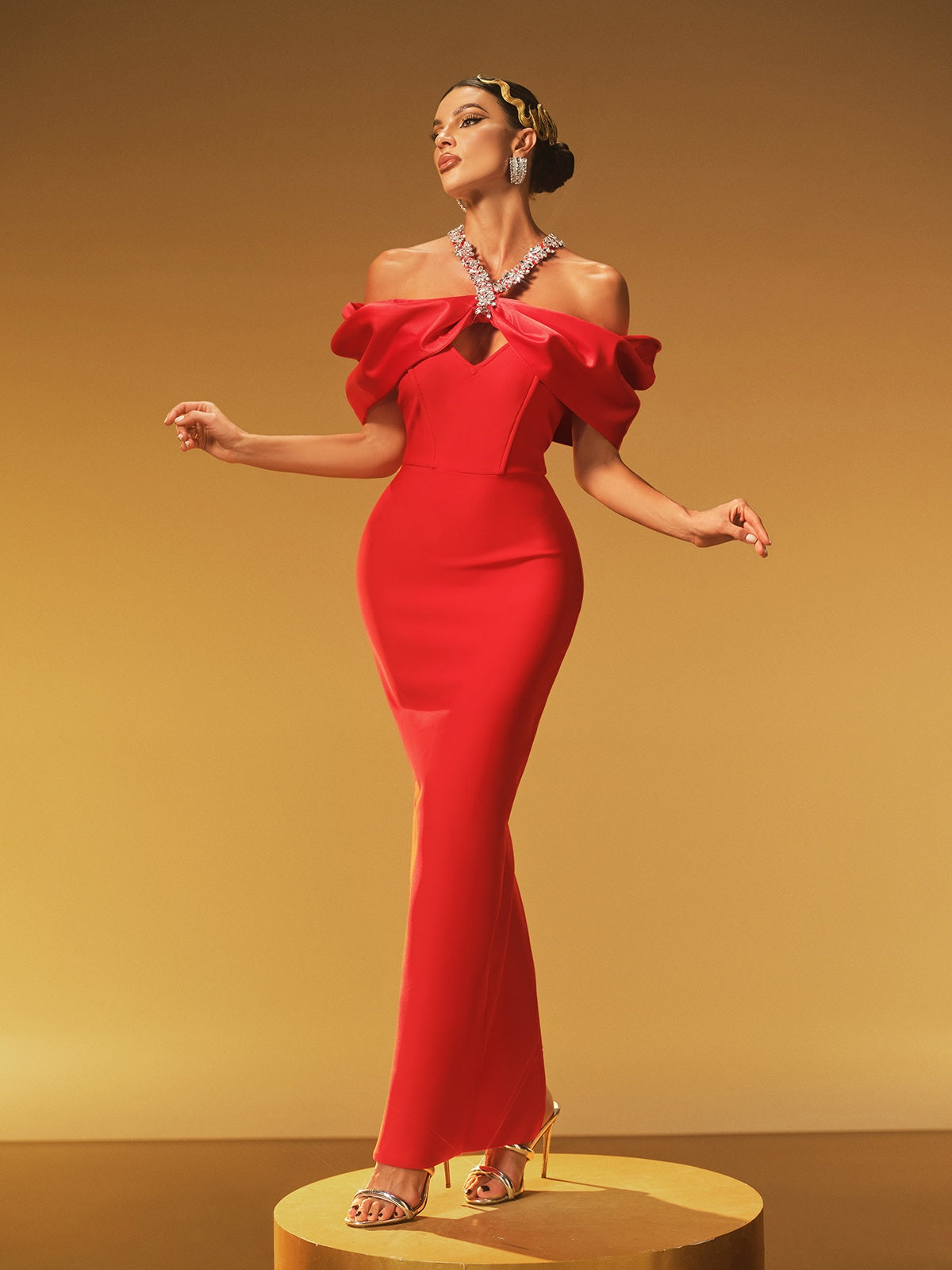 Hexelle Halter Yaka Kristal Bandaj Elbise