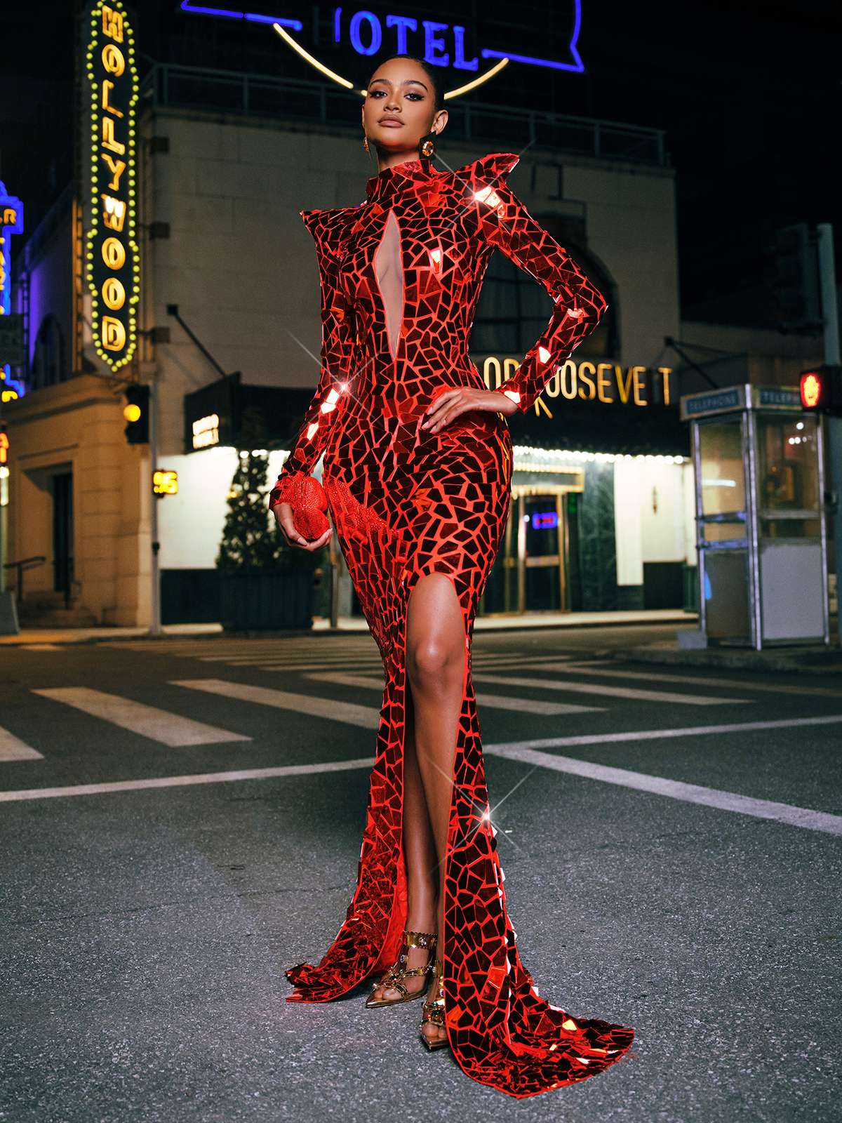 Kellan Uzun Kollu Süslemeli Yırtmaçlı Maxi Elbise Kırmızı