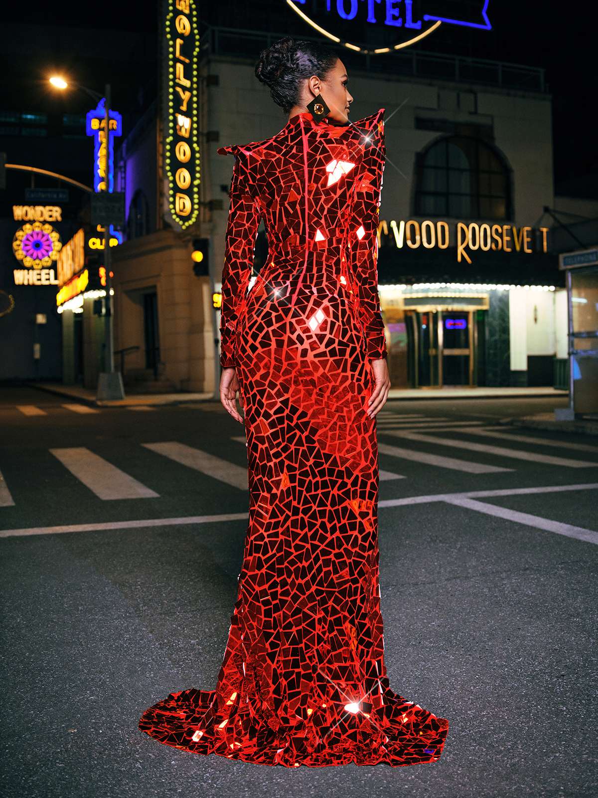 Kellan Uzun Kollu Süslemeli Yırtmaçlı Maxi Elbise Kırmızı