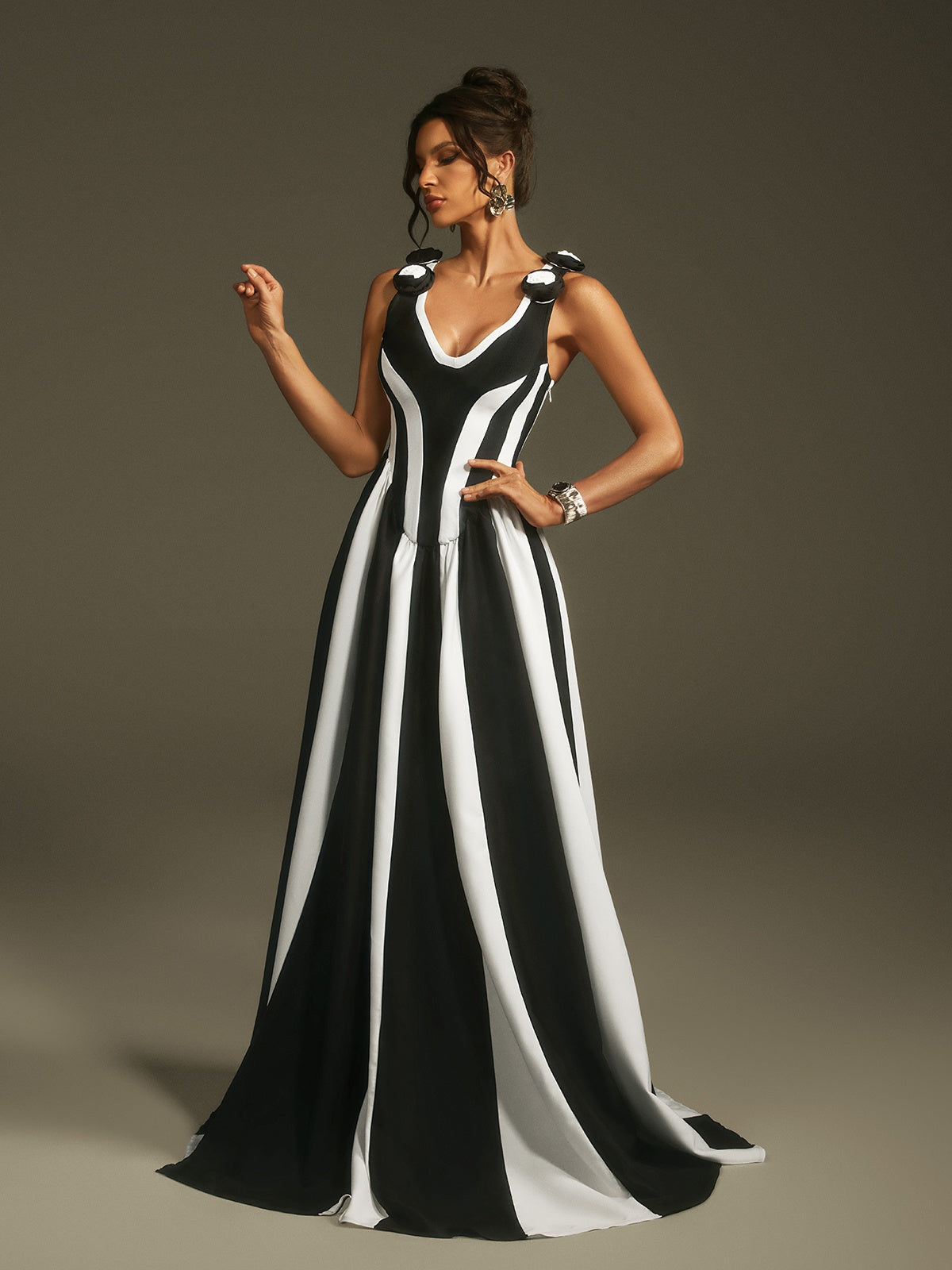 Marella Derin V Yaka Yırtmaçlı Maxi Elbise