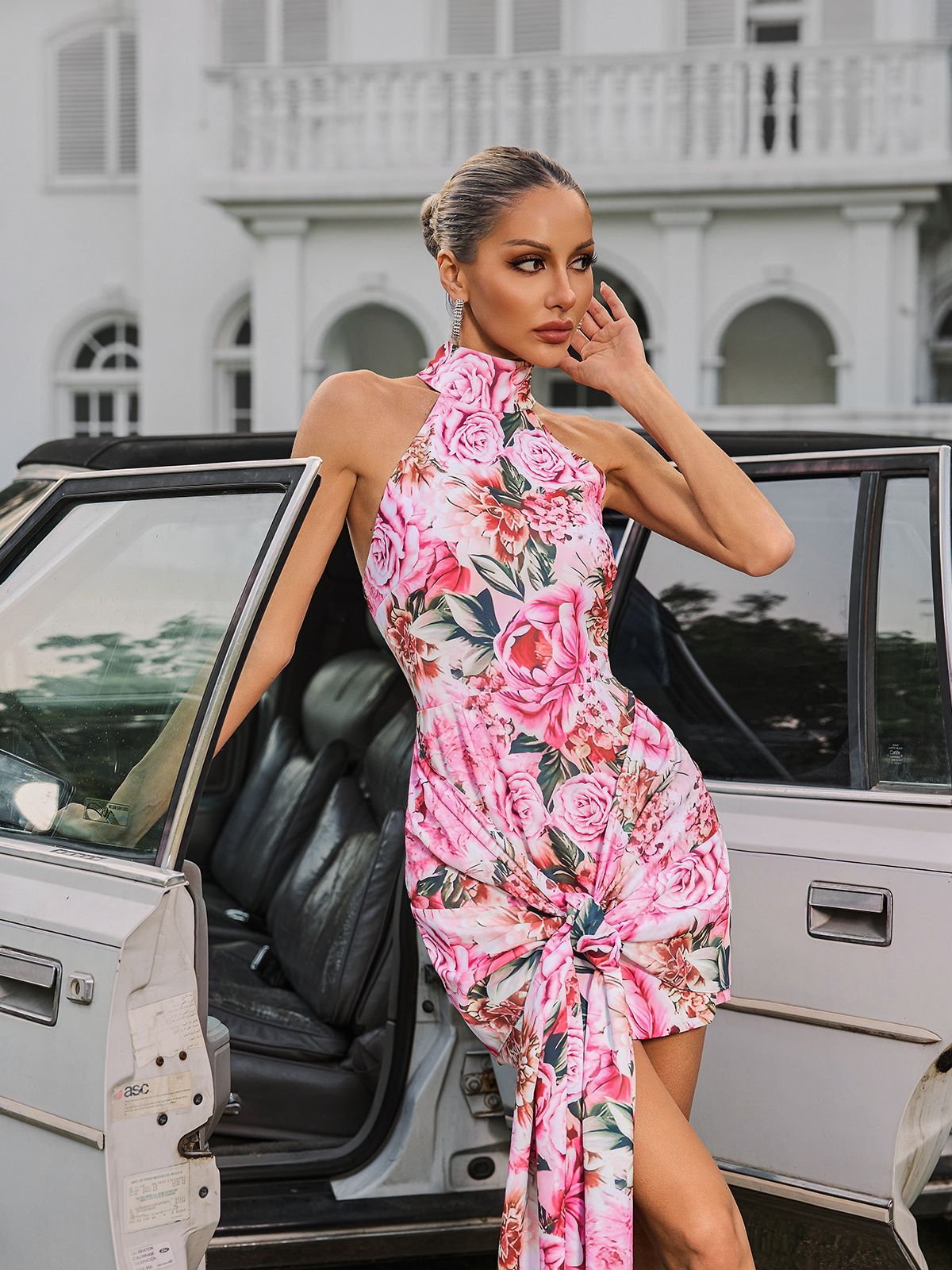 Wyvanna Halter Yaka Çiçekli Kısa Elbise