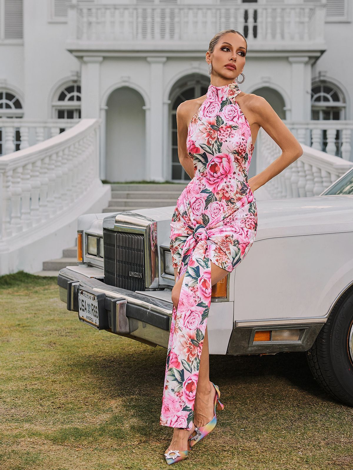 Wyvanna Halter Yaka Çiçekli Kısa Elbise