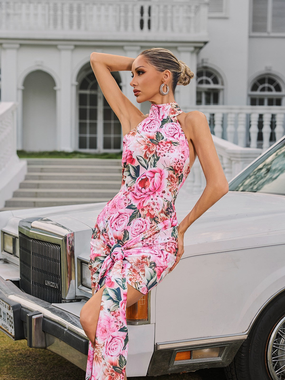 Wyvanna Halter Yaka Çiçekli Kısa Elbise