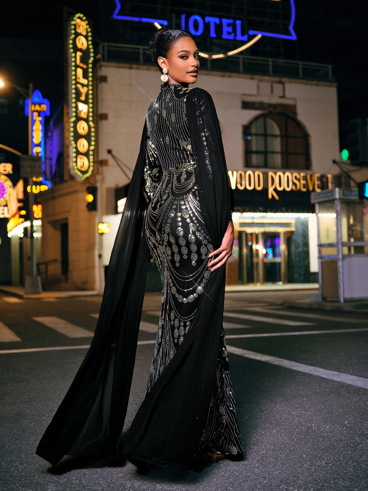 Yuriy Uzun Kollu Pırıltılı Pelerin Maxi Elbise